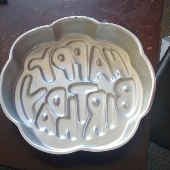 Happy birthday cake tin - Picture 2 of 3